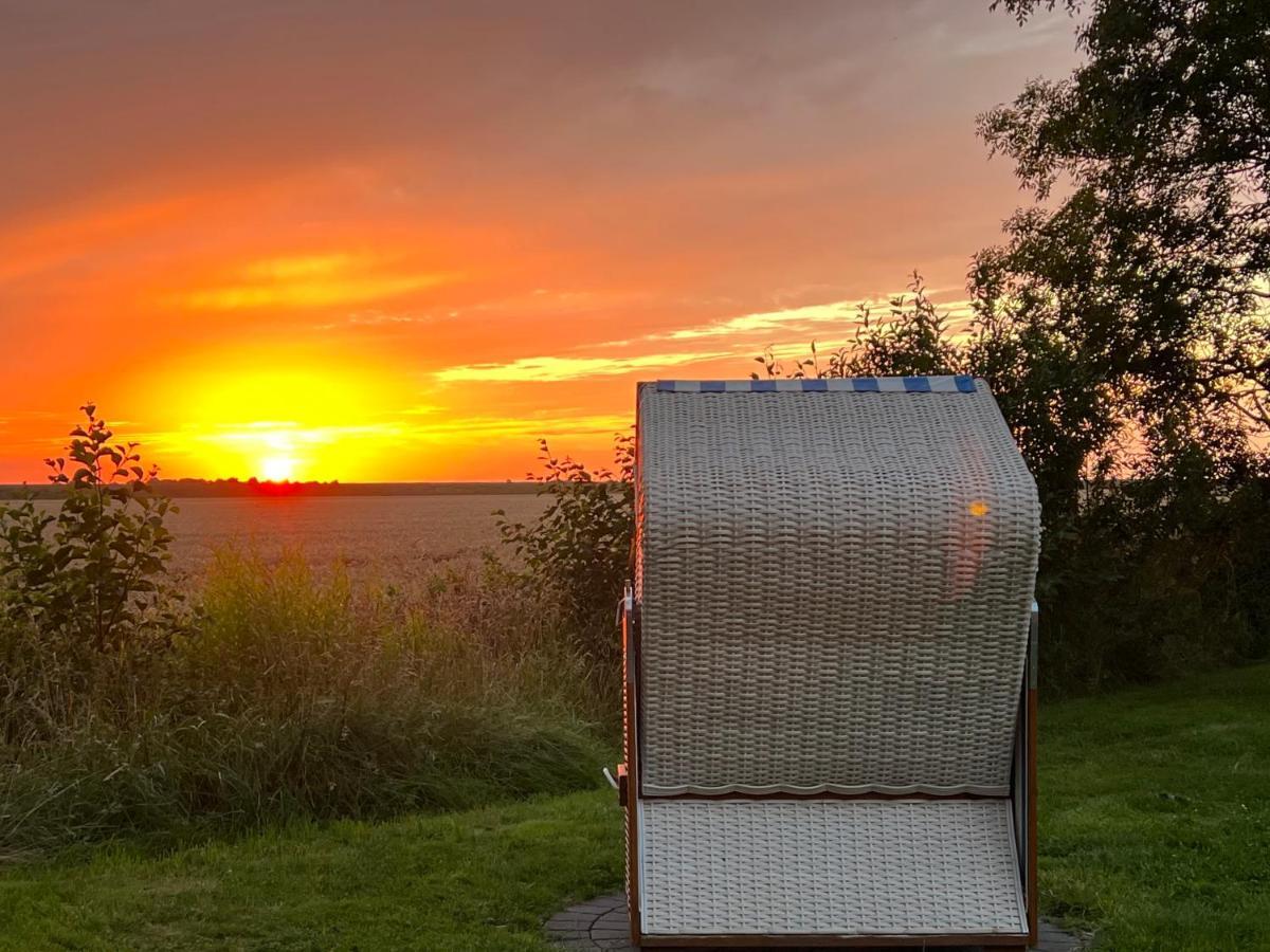Liebevoll Hinterm Deich - Ferienwohnungen Lehe  Bagian luar foto